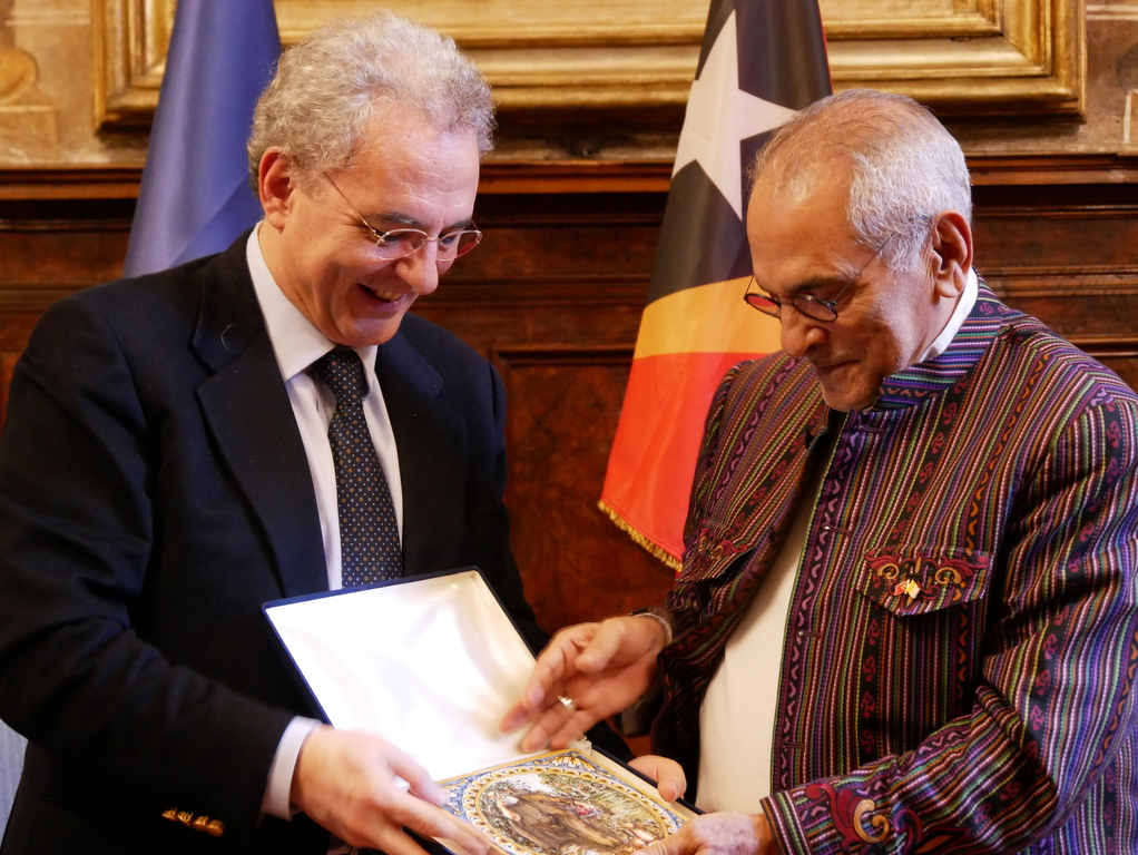 Für Konfliktlösungen tätig sein in einer unsicheren Welt. Ramos Horta, der Präsident von Ost-Timor und Friedensnobelpreisträger zu Besuch bei Sant'Egidio